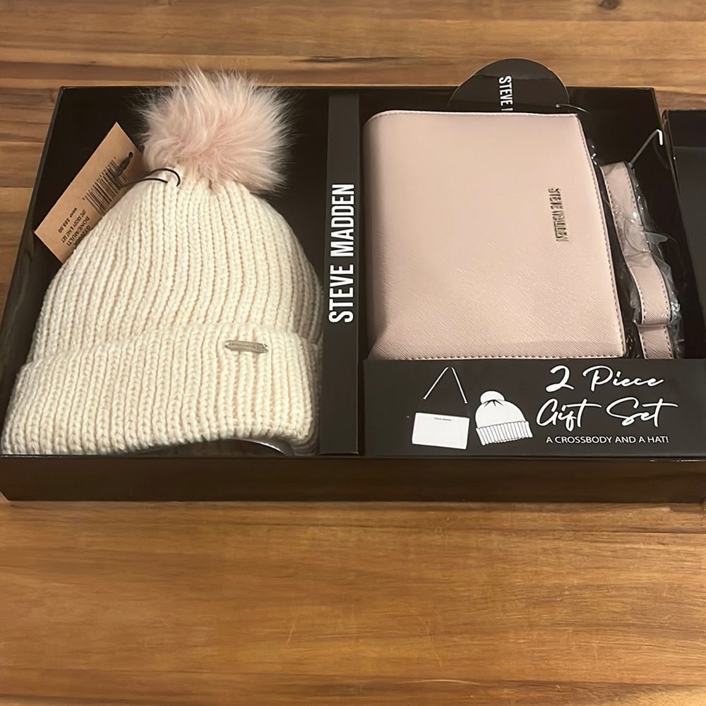 Steve Madden 2pc hat and crossbody bag set